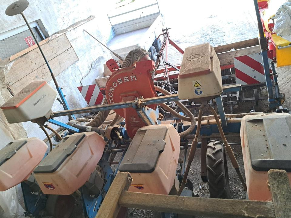 Monosem Pneumatisches Maissägerät 4-Reihig - Sembradora de precisión: foto 4 Monosem Pneumatisches Maissägerät 4-Reihig - Sembradora de precisión: foto 4