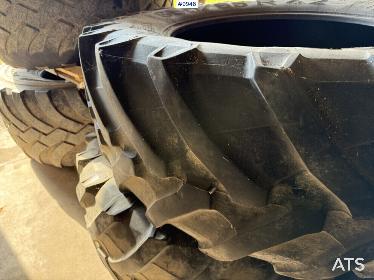 2 tires for tractor Pirelli 650/65R42 - Neumático para Tractor: foto 3 2 tires for tractor Pirelli 650/65R42 - Neumático para Tractor: foto 3