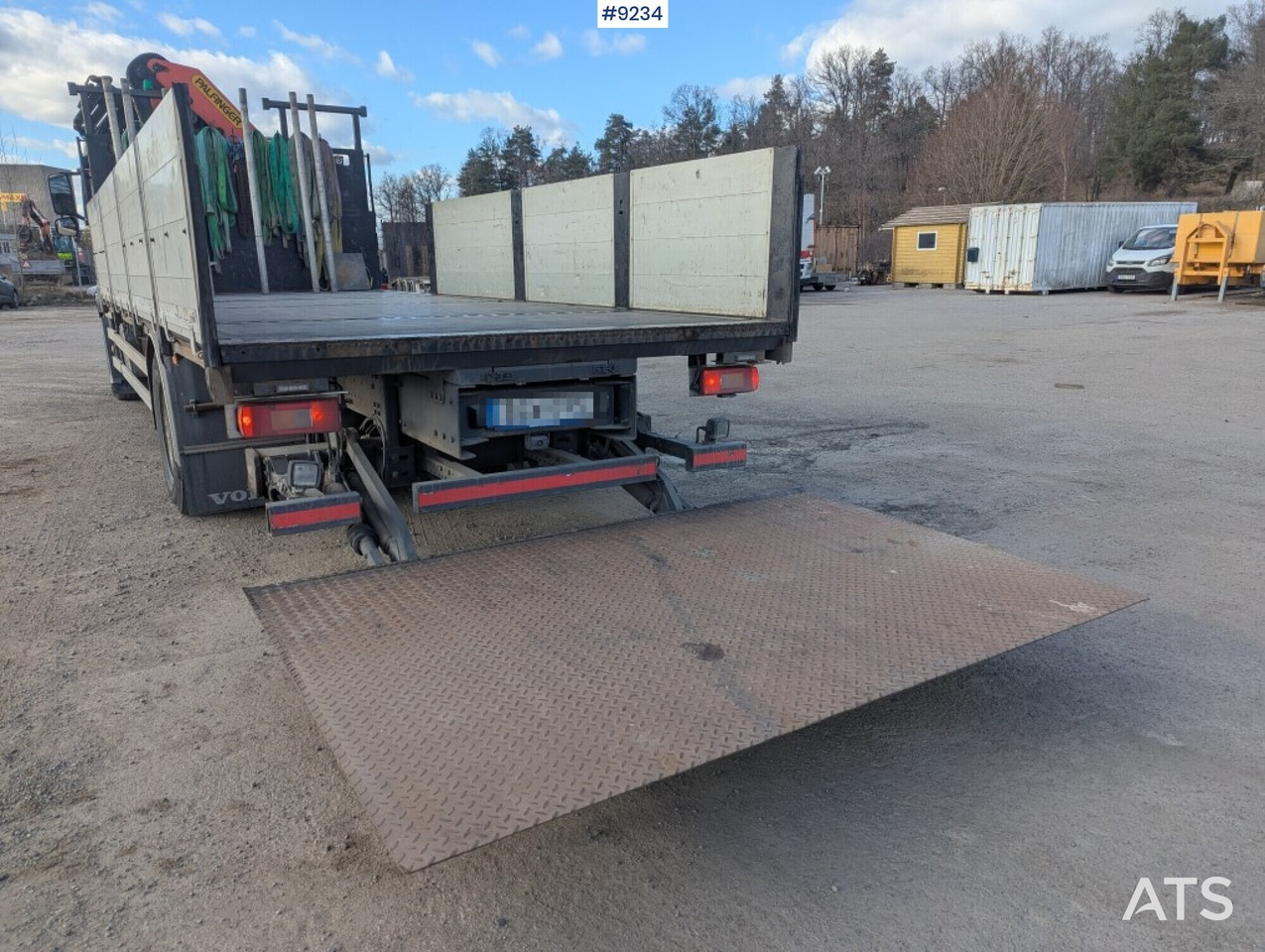 Crane Truck Volvo FM 330 4X2 with tail lift - Camión caja abierta, Camión grúa: foto 3 Crane Truck Volvo FM 330 4X2 with tail lift - Camión caja abierta, Camión grúa: foto 3