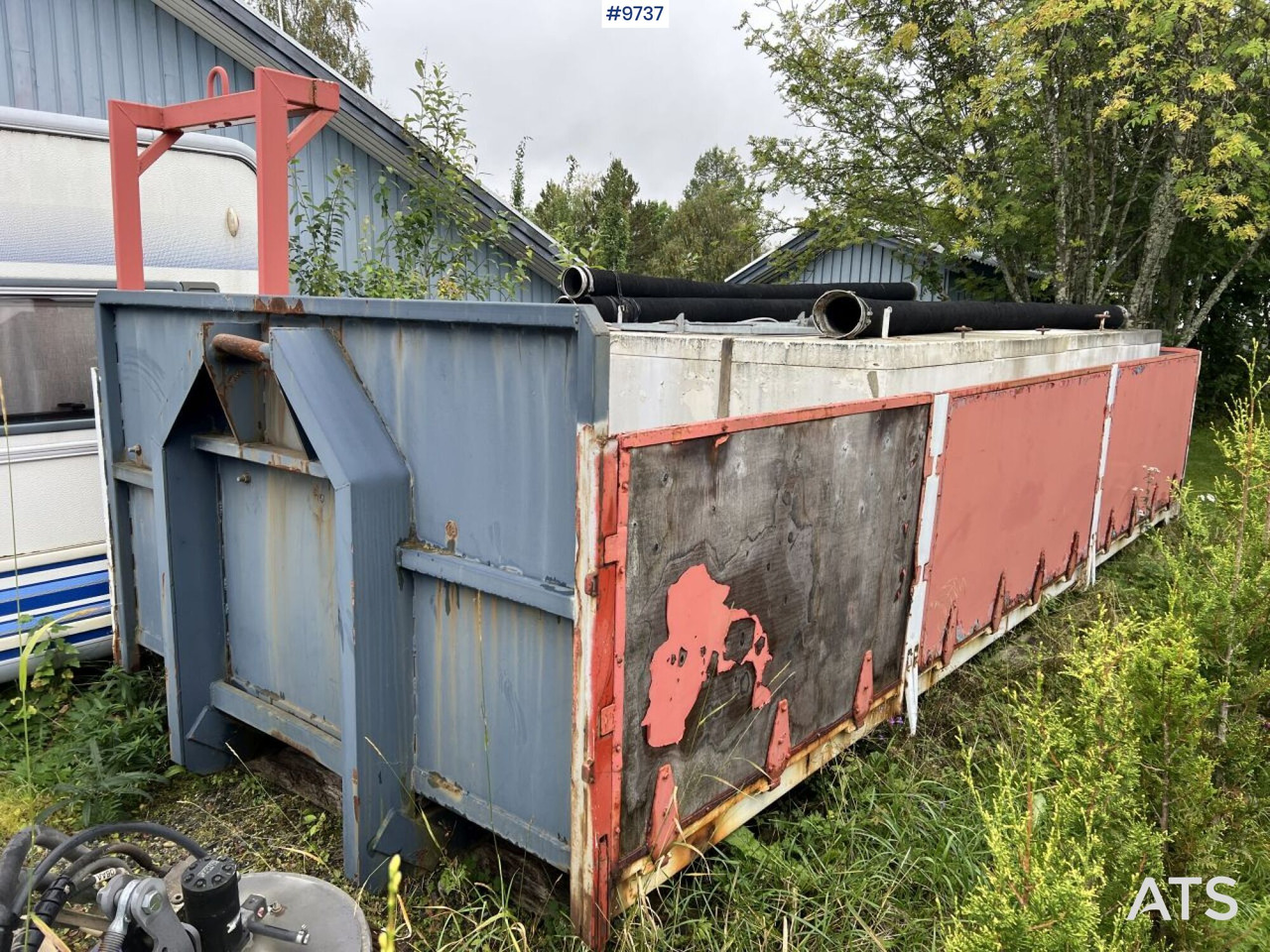 Hooklift dump body with water tank - Contenedor de gancho: foto 1 Hooklift dump body with water tank - Contenedor de gancho: foto 1