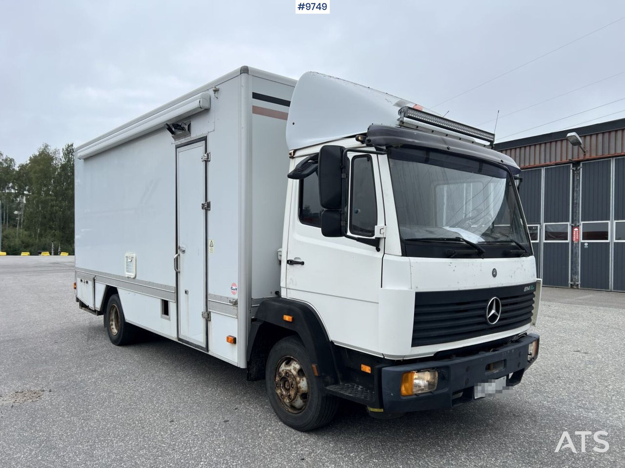 Mercedes Benz 814 Truck with living quarters/workshop section - Camión caja cerrada: foto 2 Mercedes Benz 814 Truck with living quarters/workshop section - Camión caja cerrada: foto 2