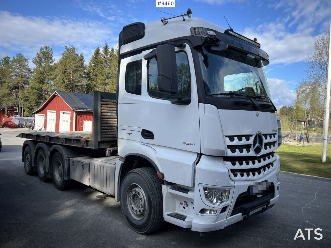 Mercedes Benz Arocs 3251 Tridem Hooklift, flatbed and concrete rotator - Camión multibasculante: foto 2 Mercedes Benz Arocs 3251 Tridem Hooklift, flatbed and concrete rotator - Camión multibasculante: foto 2