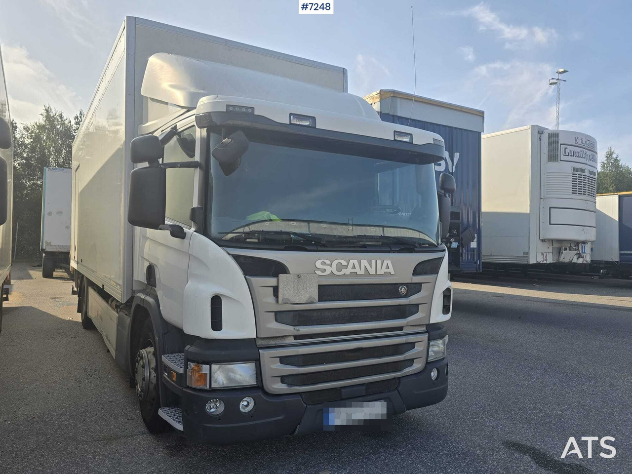 Scania P320 Box truck with tail lift - Camión caja cerrada: foto 2 Scania P320 Box truck with tail lift - Camión caja cerrada: foto 2