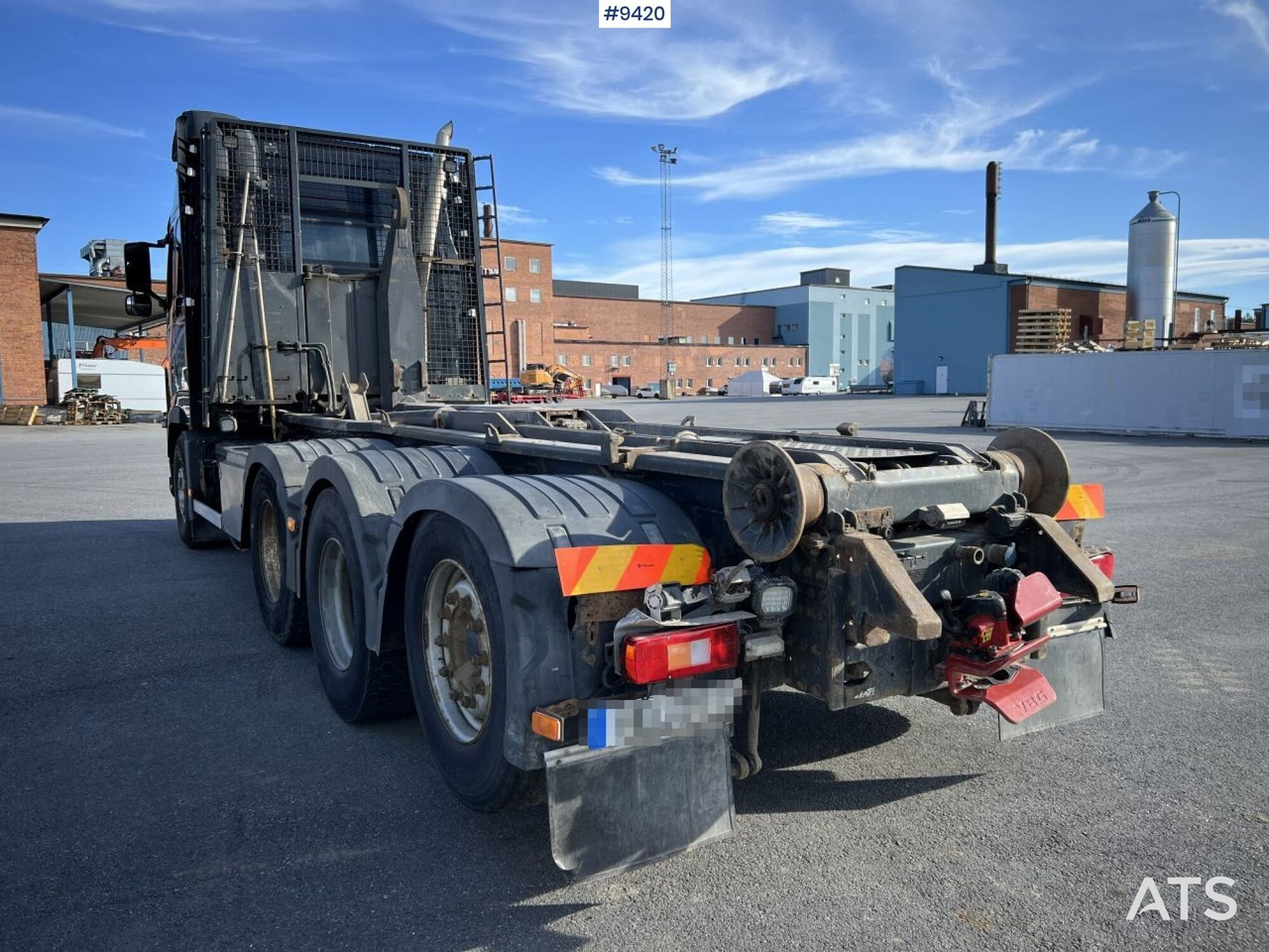 Volvo FH16 8*4 Tridem Hooklift - Camión multibasculante: foto 4 Volvo FH16 8*4 Tridem Hooklift - Camión multibasculante: foto 4