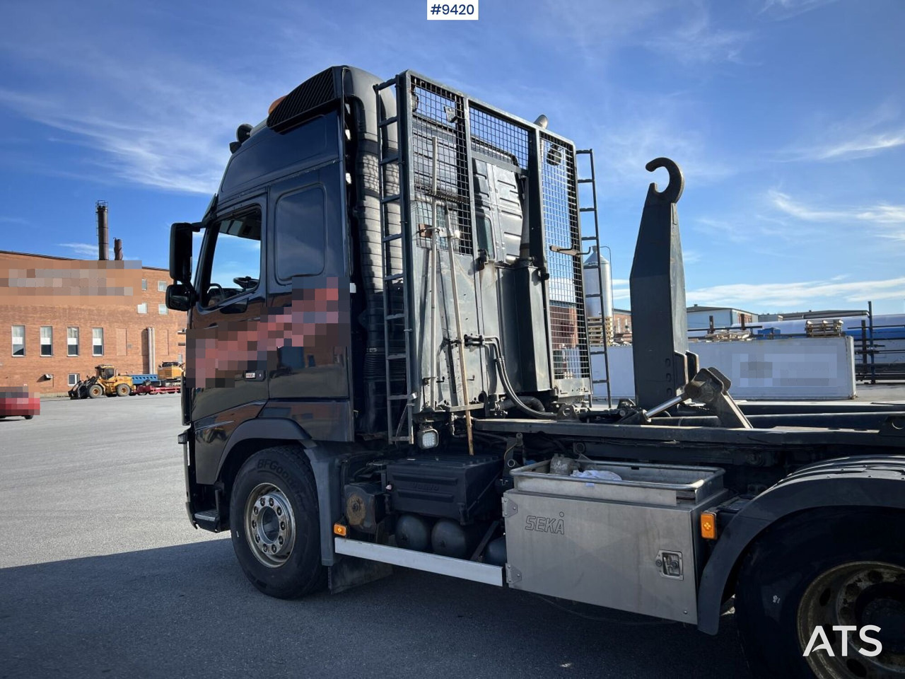 Volvo FH16 8*4 Tridem Hooklift - Camión multibasculante: foto 2 Volvo FH16 8*4 Tridem Hooklift - Camión multibasculante: foto 2