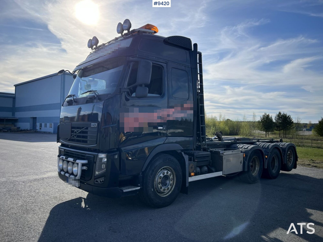Volvo FH16 8*4 Tridem Hooklift - Camión multibasculante: foto 1 Volvo FH16 8*4 Tridem Hooklift - Camión multibasculante: foto 1