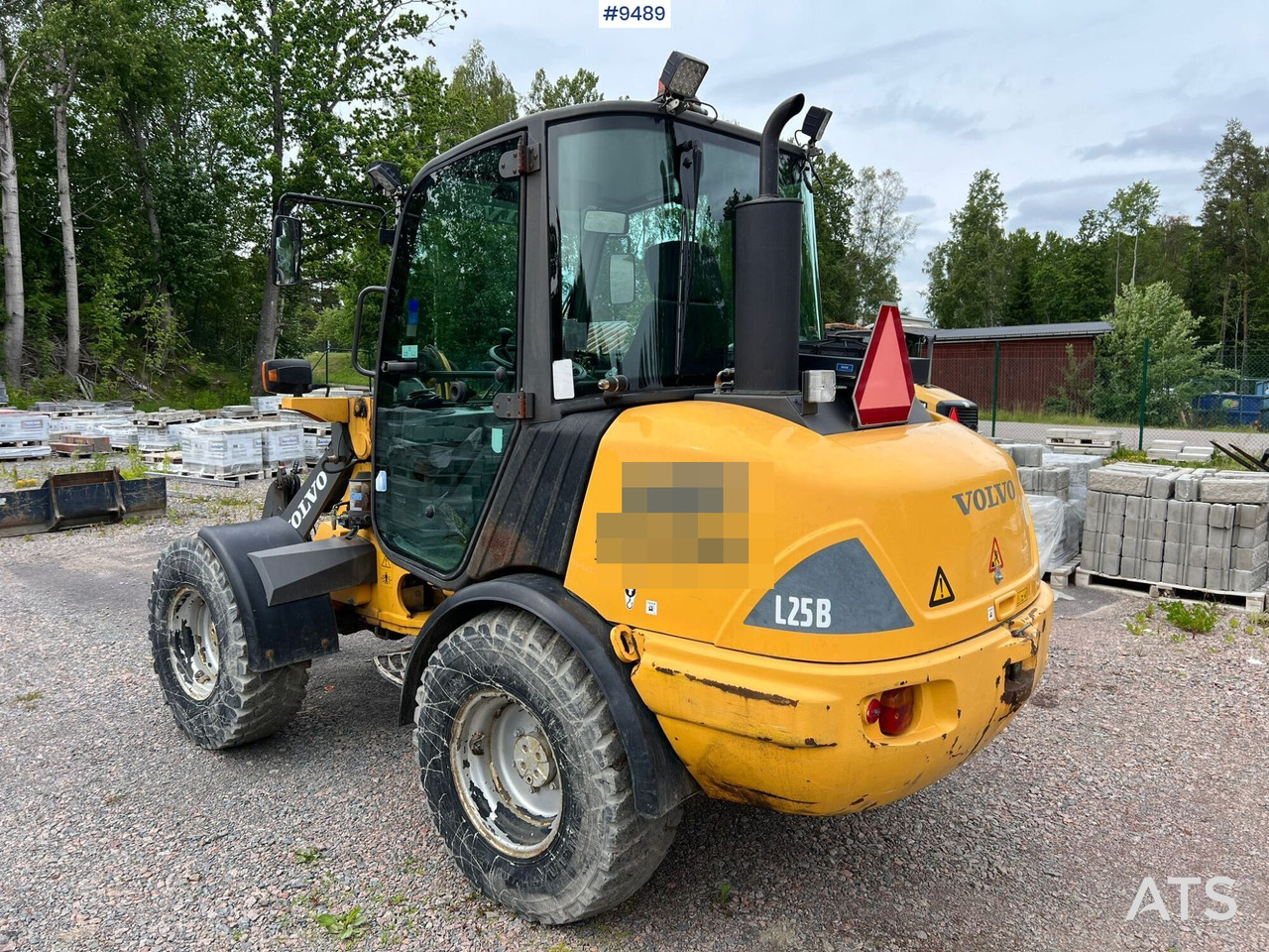 Volvo L25 B with tools (VIDEO) - Cargadora de ruedas: foto 4 Volvo L25 B with tools (VIDEO) - Cargadora de ruedas: foto 4