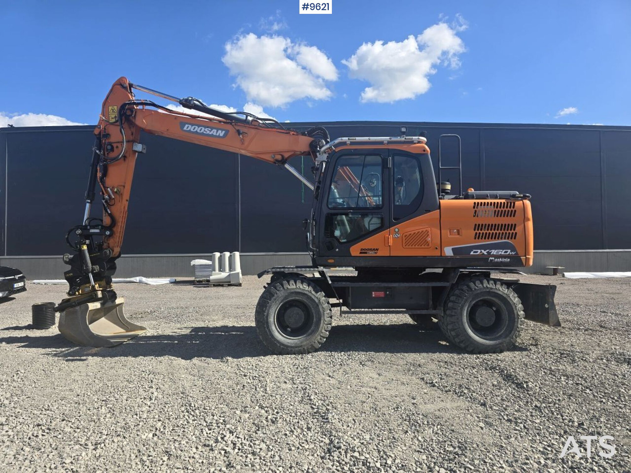 Wheeled Excavator Doosan DX160W with attachment and trailer - Excavadora de ruedas: foto 1 Wheeled Excavator Doosan DX160W with attachment and trailer - Excavadora de ruedas: foto 1