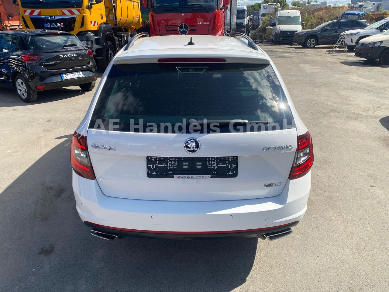 Skoda Octavia VRS Kombi 2.0 TDI *ACC/PDC/LED/1.Hand/HU - Coche familiar: foto 4 Skoda Octavia VRS Kombi 2.0 TDI *ACC/PDC/LED/1.Hand/HU - Coche familiar: foto 4