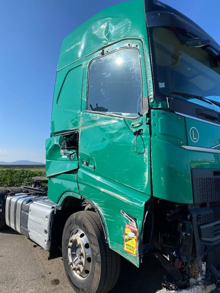 Volvo FH 500 I-save GLOBETROTTER 1er Main endommagé - Cabeza tractora: foto 3 Volvo FH 500 I-save GLOBETROTTER 1er Main endommagé - Cabeza tractora: foto 3