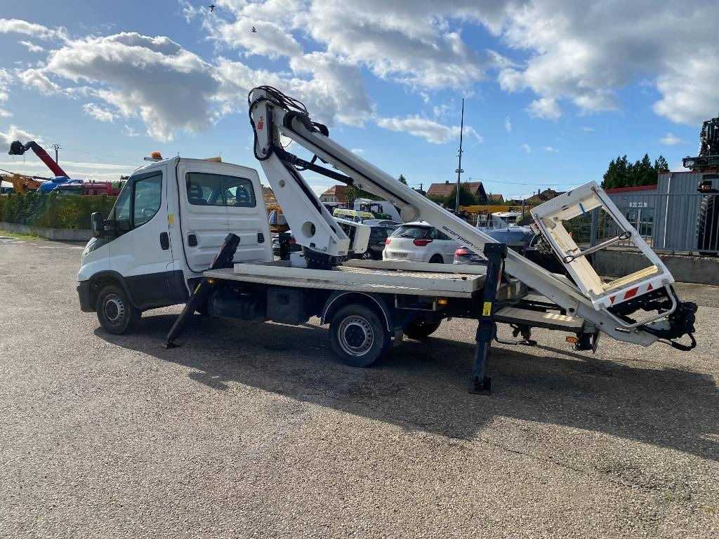 Camión con plataforma elevadora Iveco DAILY 35-140S / 2.3 Multijet 136-OIL&STEEL: foto 10