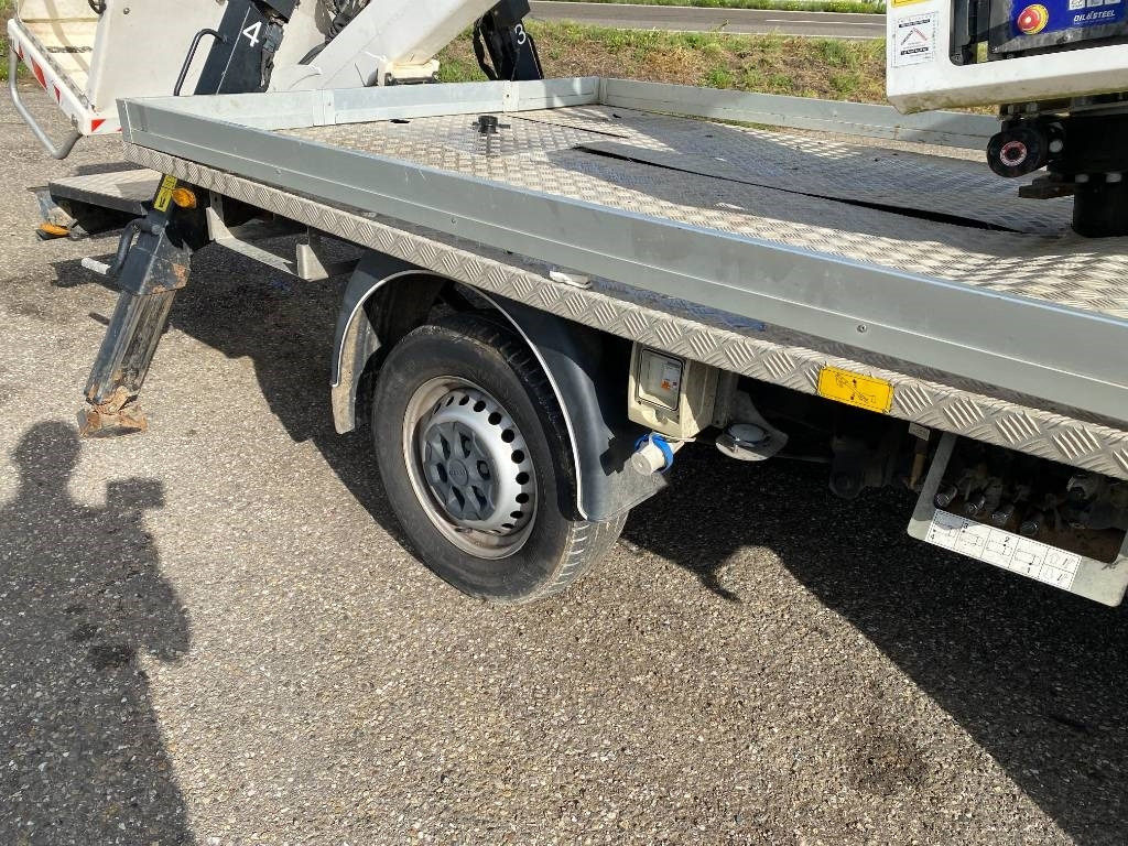 Camión con plataforma elevadora Iveco DAILY 35-140S / 2.3 Multijet 136-OIL&STEEL: foto 45