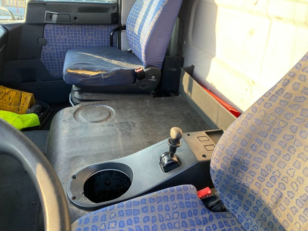 Camión caja cerrada MAN LE 220C a Réparer: foto 47