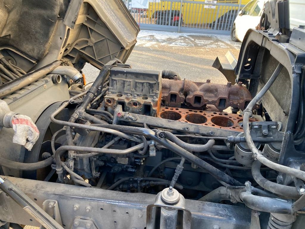 Camión caja cerrada MAN LE 220C a Réparer: foto 13
