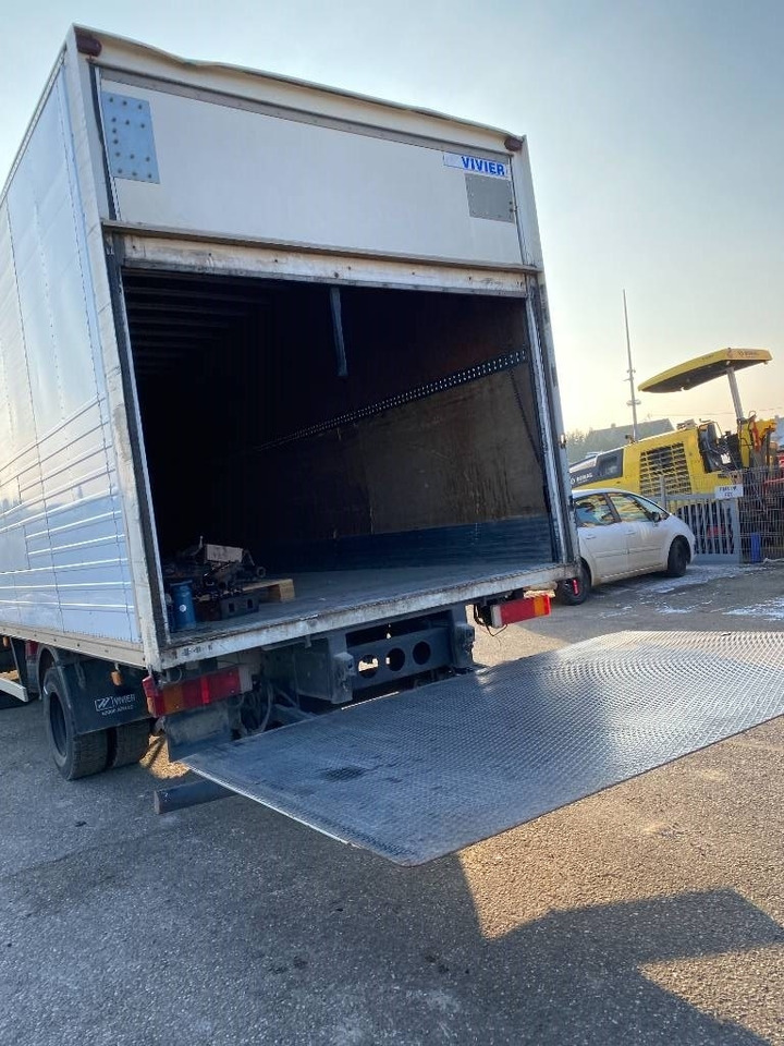 Camión caja cerrada MAN LE 220C a Réparer: foto 19