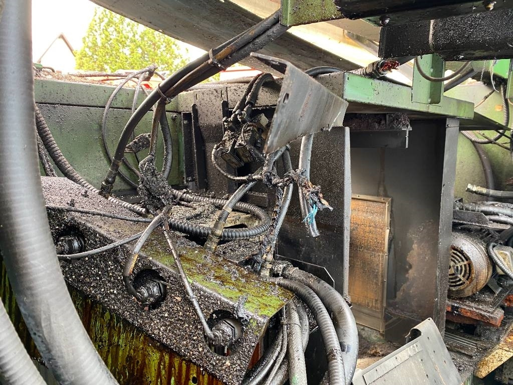 Torno de metal Mazak / Yamazaki FLEX-GL 200N-MLTPLX 630 1er Main: foto 6 Torno de metal Mazak / Yamazaki FLEX-GL 200N-MLTPLX 630 1er Main: foto 6