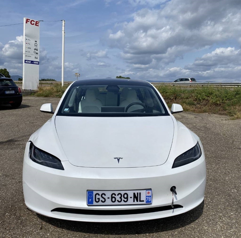 Tesla MODEL 3 5YJ3 Carte Grise Française endommagée - Coche: foto 2 Tesla MODEL 3 5YJ3 Carte Grise Française endommagée - Coche: foto 2