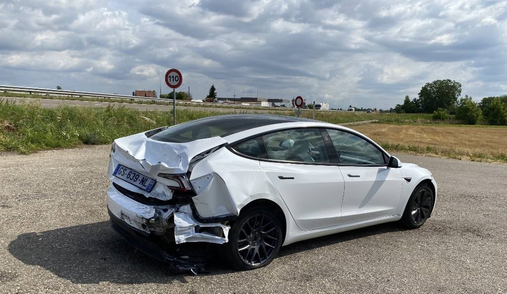 Tesla MODEL 3 5YJ3 Carte Grise Française endommagée - Coche: foto 4 Tesla MODEL 3 5YJ3 Carte Grise Française endommagée - Coche: foto 4