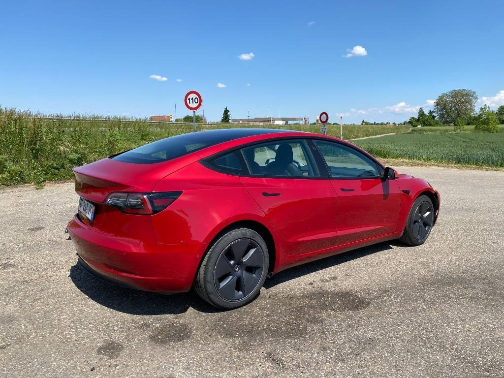 Tesla MODEL 3 5YJ3 - Rwd Carte Grise Française endommagé - Coche: foto 4 Tesla MODEL 3 5YJ3 - Rwd Carte Grise Française endommagé - Coche: foto 4