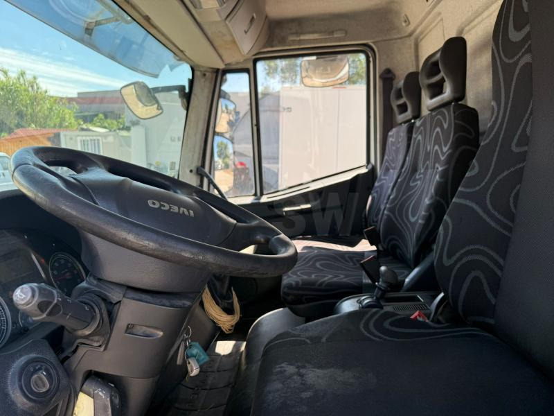 Iveco 120E22 CAISSE FRIGO HAYON - Camión frigorífico: foto 4 Iveco 120E22 CAISSE FRIGO HAYON - Camión frigorífico: foto 4