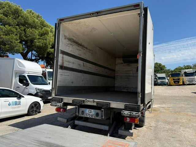 Iveco 120E22 CAISSE FRIGO HAYON - Camión frigorífico: foto 2 Iveco 120E22 CAISSE FRIGO HAYON - Camión frigorífico: foto 2
