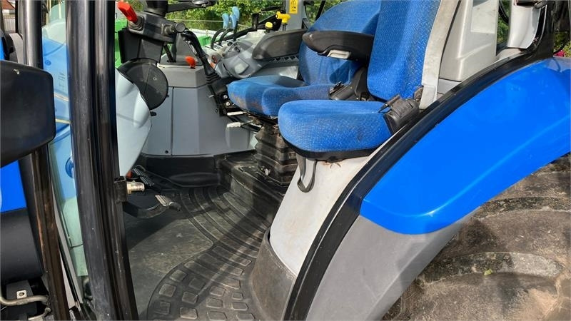 New Holland T6030 - Tractor: foto 5 New Holland T6030 - Tractor: foto 5