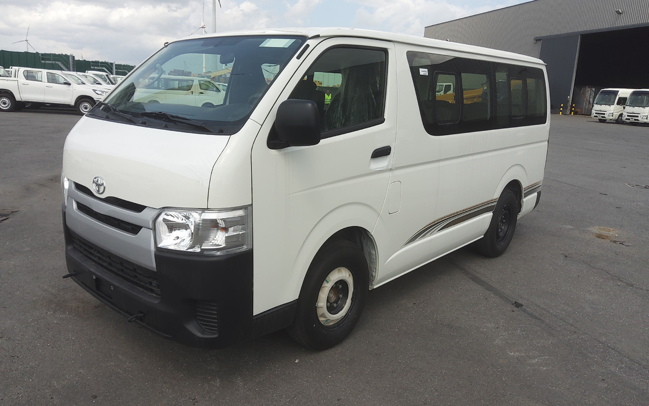 Toyota Hiace STANDARD ROOF 2.5L Diesel Manual - Minibús, Furgoneta de pasajeros: foto 1 Toyota Hiace STANDARD ROOF 2.5L Diesel Manual - Minibús, Furgoneta de pasajeros: foto 1