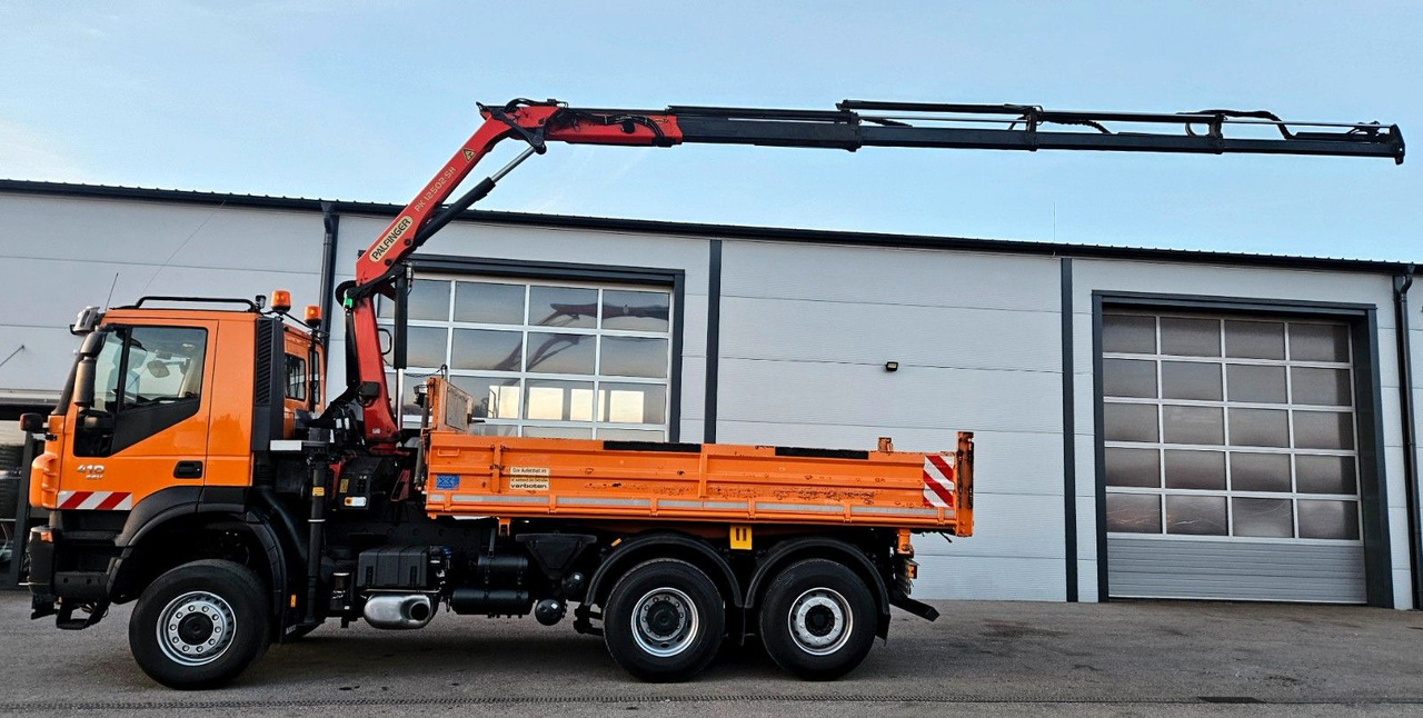 Iveco Trakker 410 6x4-4 EEV Palfinger PK12502 Funk - Camión volquete, Camión grúa: foto 3 Iveco Trakker 410 6x4-4 EEV Palfinger PK12502 Funk - Camión volquete, Camión grúa: foto 3