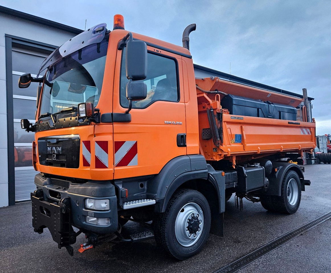 MAN TGM 13.250 4x4 Euro5 Winterdienst - Camión volquete: foto 1 MAN TGM 13.250 4x4 Euro5 Winterdienst - Camión volquete: foto 1