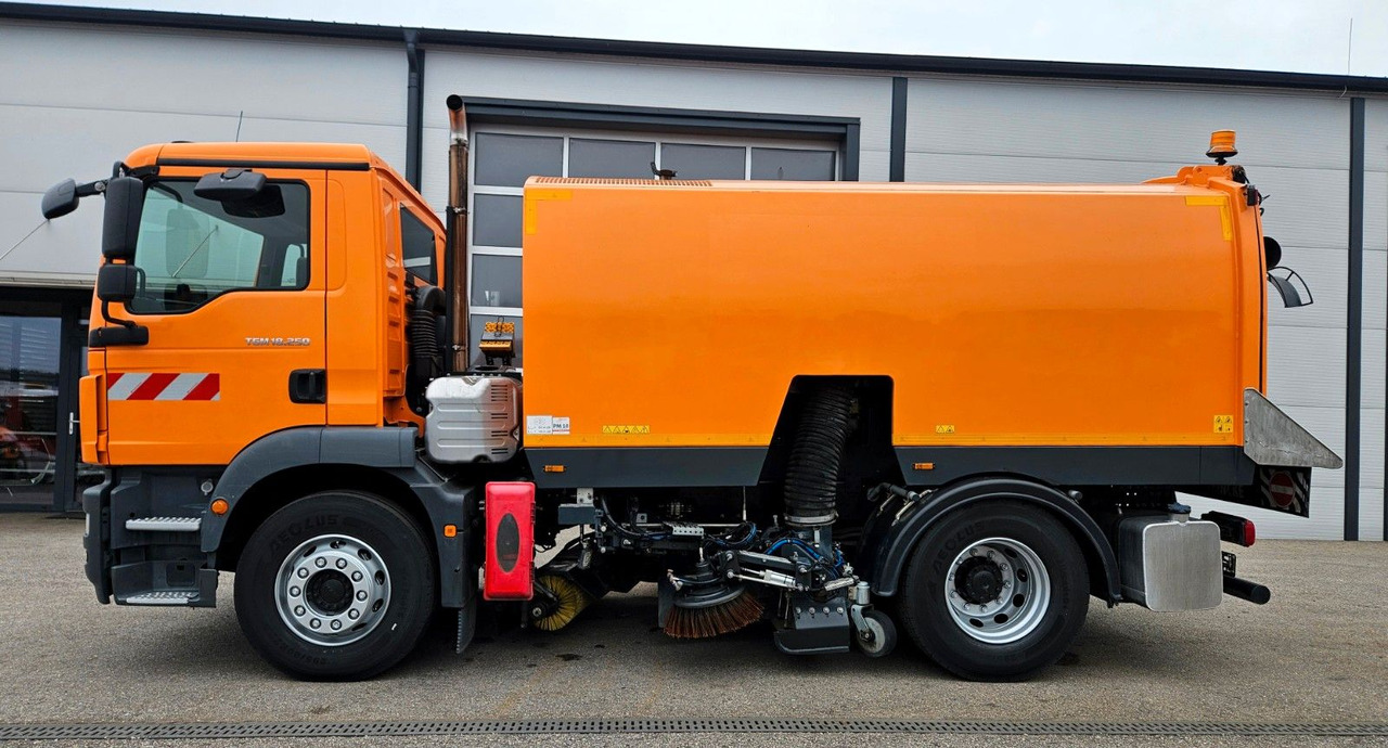 MAN TGM 18.250 Euro6 BROCK SL200 L+R Aufbaumotor - Barredora vial: foto 2 MAN TGM 18.250 Euro6 BROCK SL200 L+R Aufbaumotor - Barredora vial: foto 2