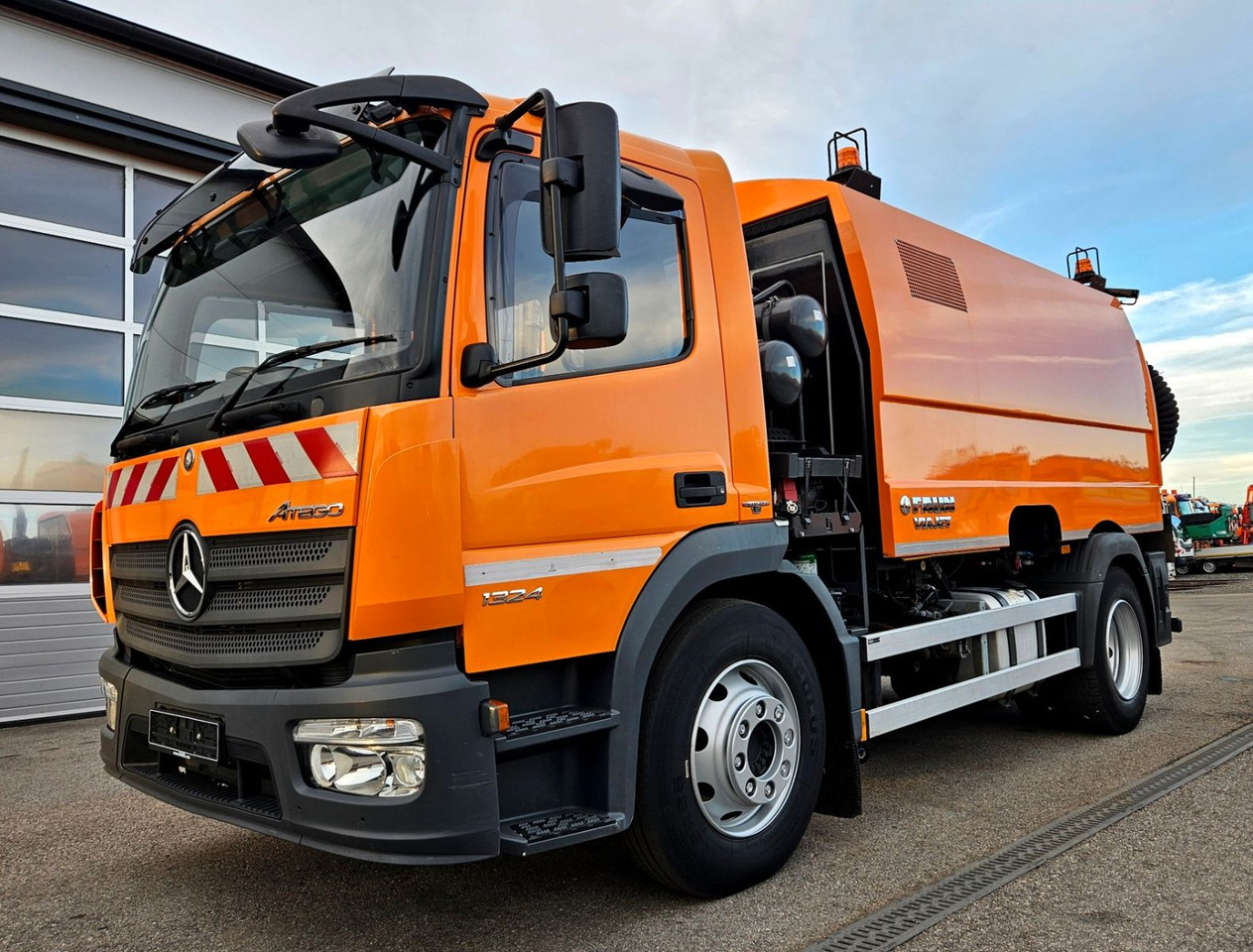 Mercedes-Benz Atego 1324 Euro6 FAUN Viajet 6 Aufbaumotor - Barredora vial: foto 4 Mercedes-Benz Atego 1324 Euro6 FAUN Viajet 6 Aufbaumotor - Barredora vial: foto 4
