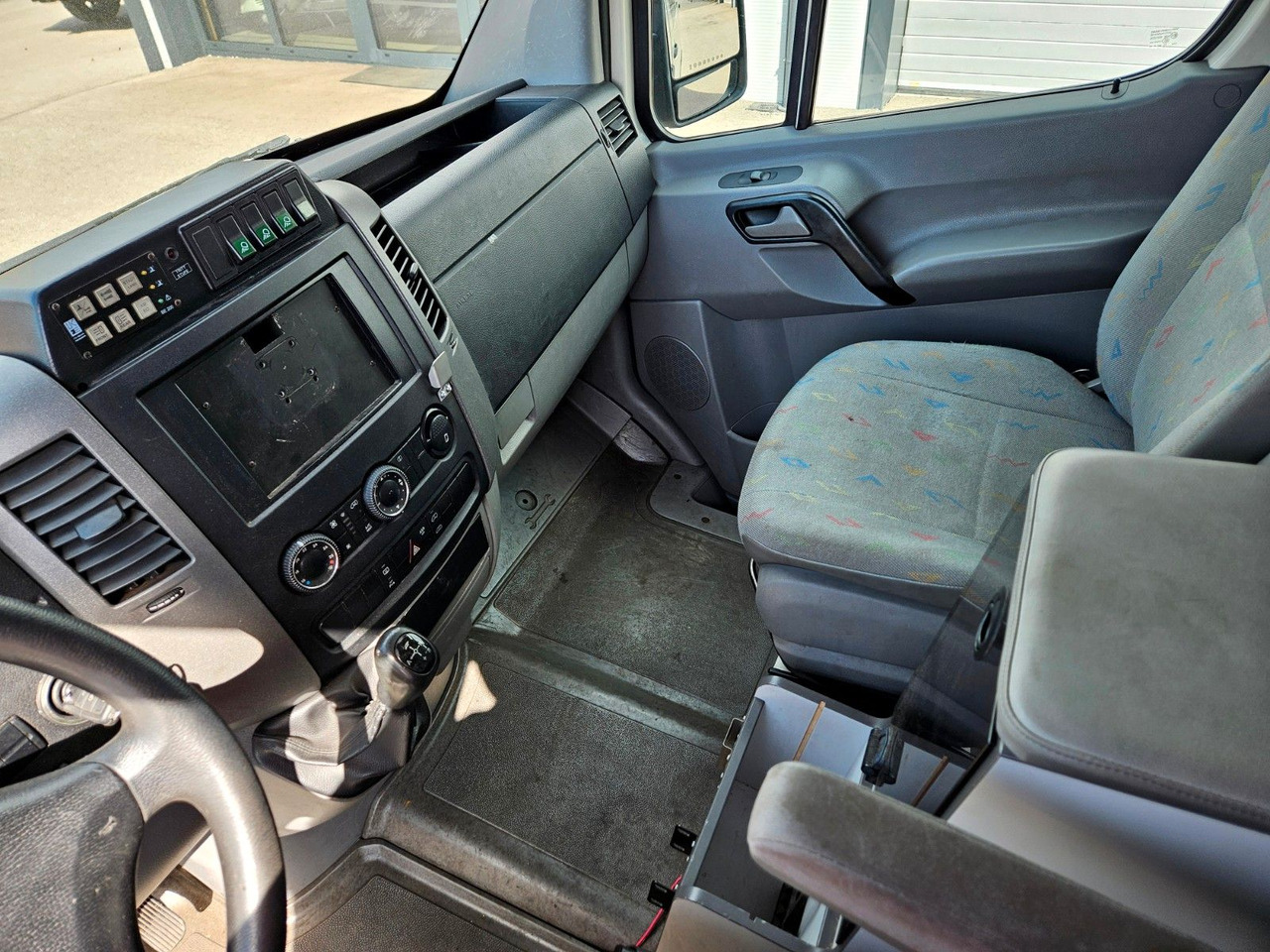 Ambulancia Volkswagen CRAFTER TDI Ambulance RTW L2H2 DLOUHY: foto 11