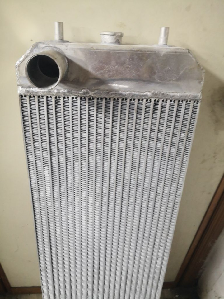 RADIATORE HITACHI ZX 280 250.3 OE 4650355 - Radiador: foto 2 RADIATORE HITACHI ZX 280 250.3 OE 4650355 - Radiador: foto 2