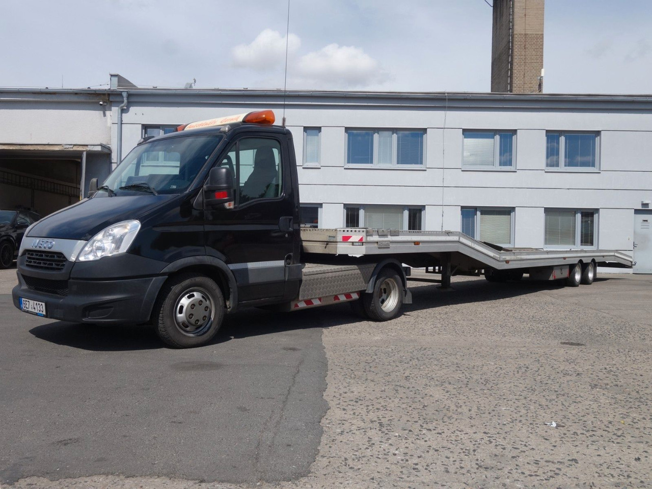 Iveco Daily 35C17 mit Anhänger für 3 PKW - Camión portavehículos: foto 2 Iveco Daily 35C17 mit Anhänger für 3 PKW - Camión portavehículos: foto 2