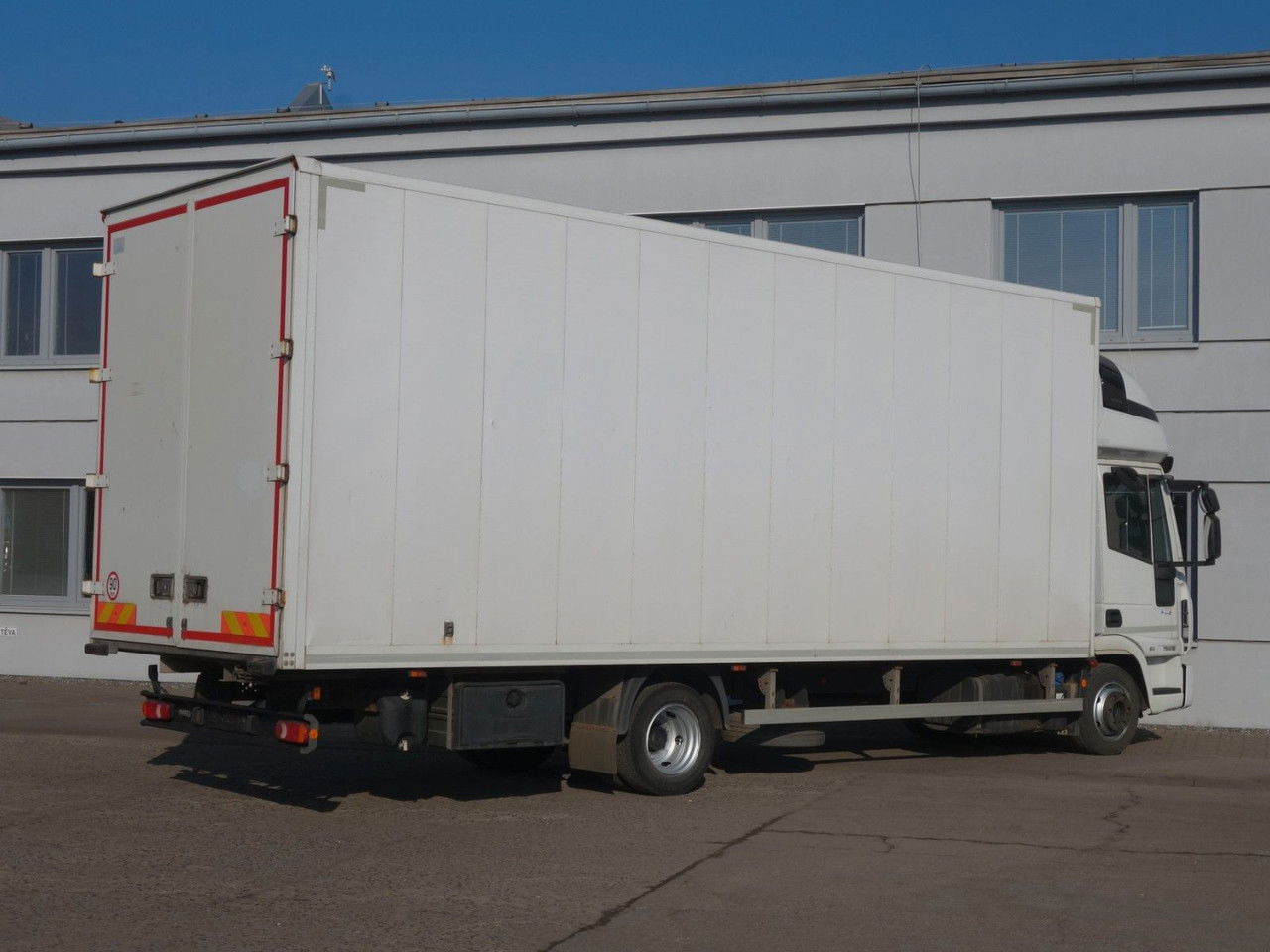 Iveco EuroCargo 75 75E19, 18 Palleten - Camión caja cerrada: foto 5 Iveco EuroCargo 75 75E19, 18 Palleten - Camión caja cerrada: foto 5