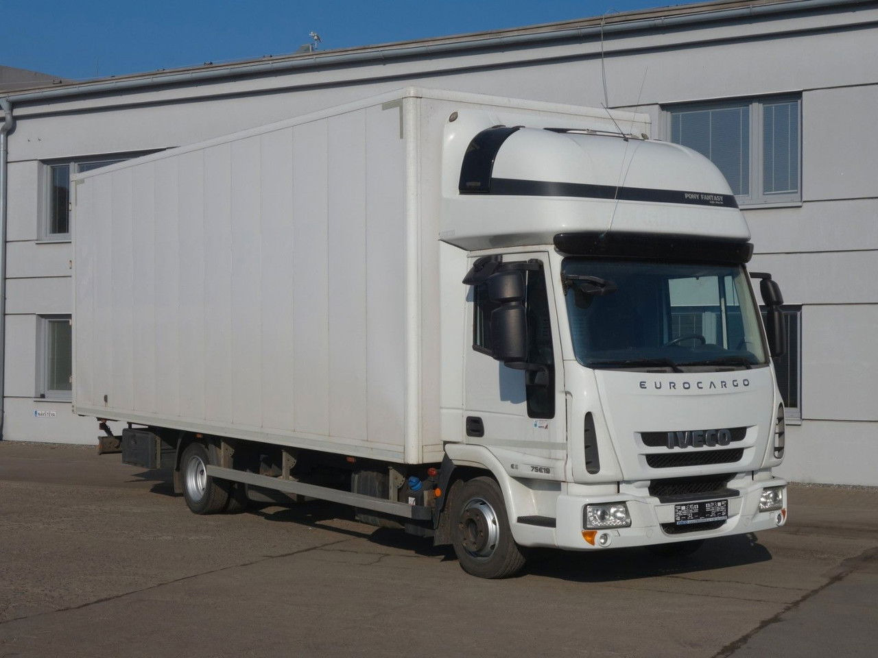 Iveco EuroCargo 75 75E19, 18 Palleten - Camión caja cerrada: foto 3 Iveco EuroCargo 75 75E19, 18 Palleten - Camión caja cerrada: foto 3