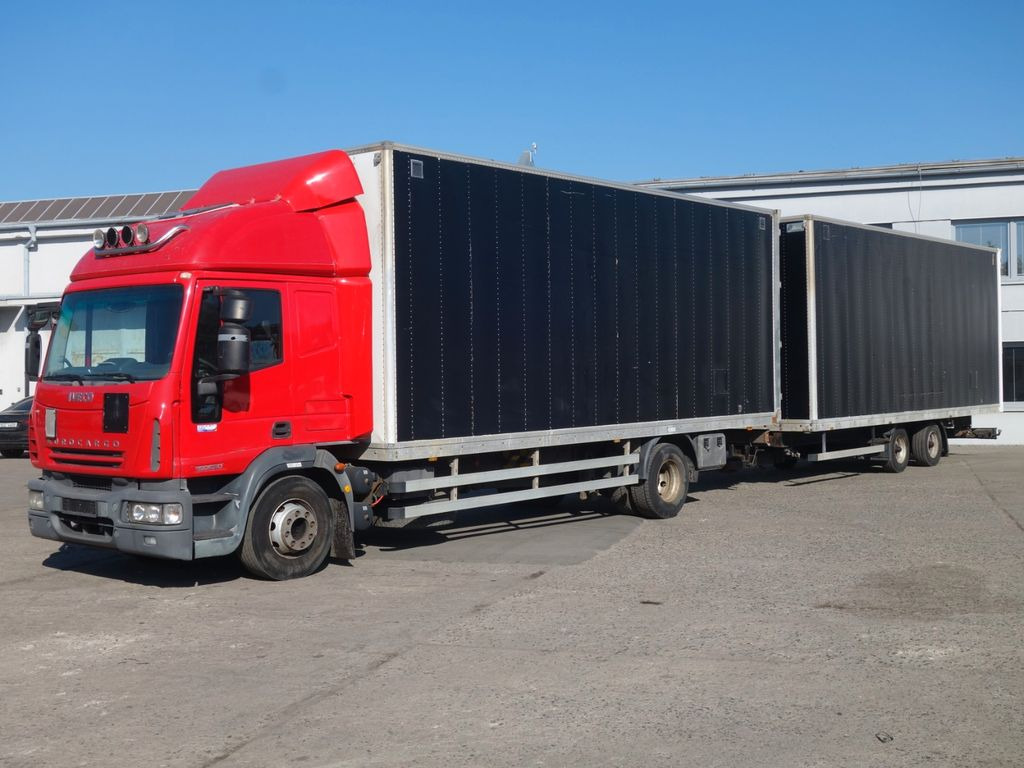 Iveco Eurocargo 150E30 mit Anhänger - Camión caja cerrada: foto 1 Iveco Eurocargo 150E30 mit Anhänger - Camión caja cerrada: foto 1