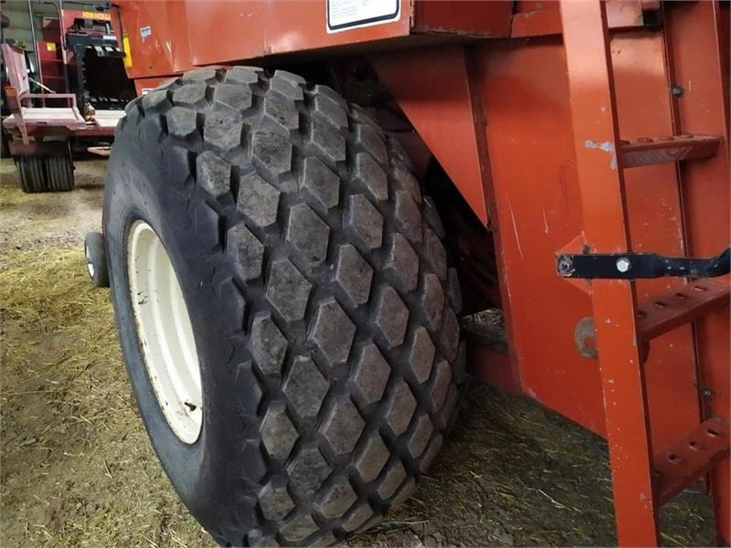 Hesston 4900 - Empacadora de pacas cuadradas: foto 5 Hesston 4900 - Empacadora de pacas cuadradas: foto 5