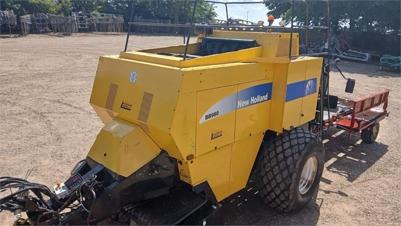 New Holland BB980 BB980 - Empacadora de pacas cuadradas: foto 1 New Holland BB980 BB980 - Empacadora de pacas cuadradas: foto 1