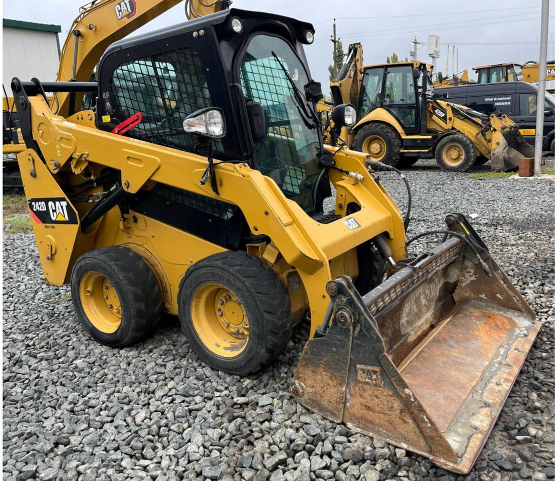 CAT 242D - Minicargadora: foto 2 CAT 242D - Minicargadora: foto 2