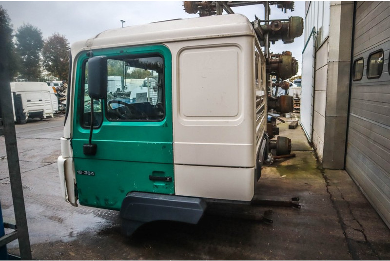 MAN F92L22 F2000 - Cabina e interior para Camión: foto 4 MAN F92L22 F2000 - Cabina e interior para Camión: foto 4