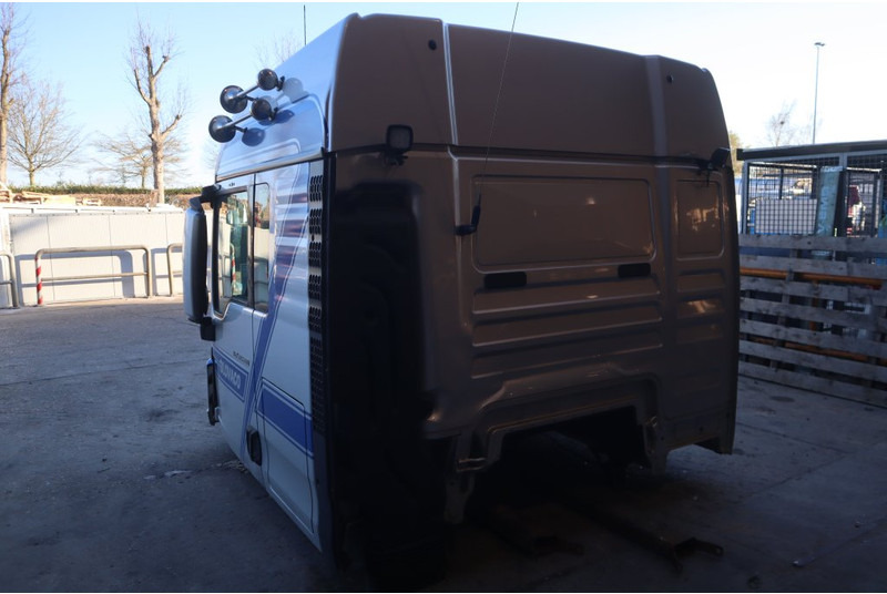 MAN F99L47 TGX XLX 81.60000-7919 - Cabina e interior para Camión: foto 4 MAN F99L47 TGX XLX 81.60000-7919 - Cabina e interior para Camión: foto 4