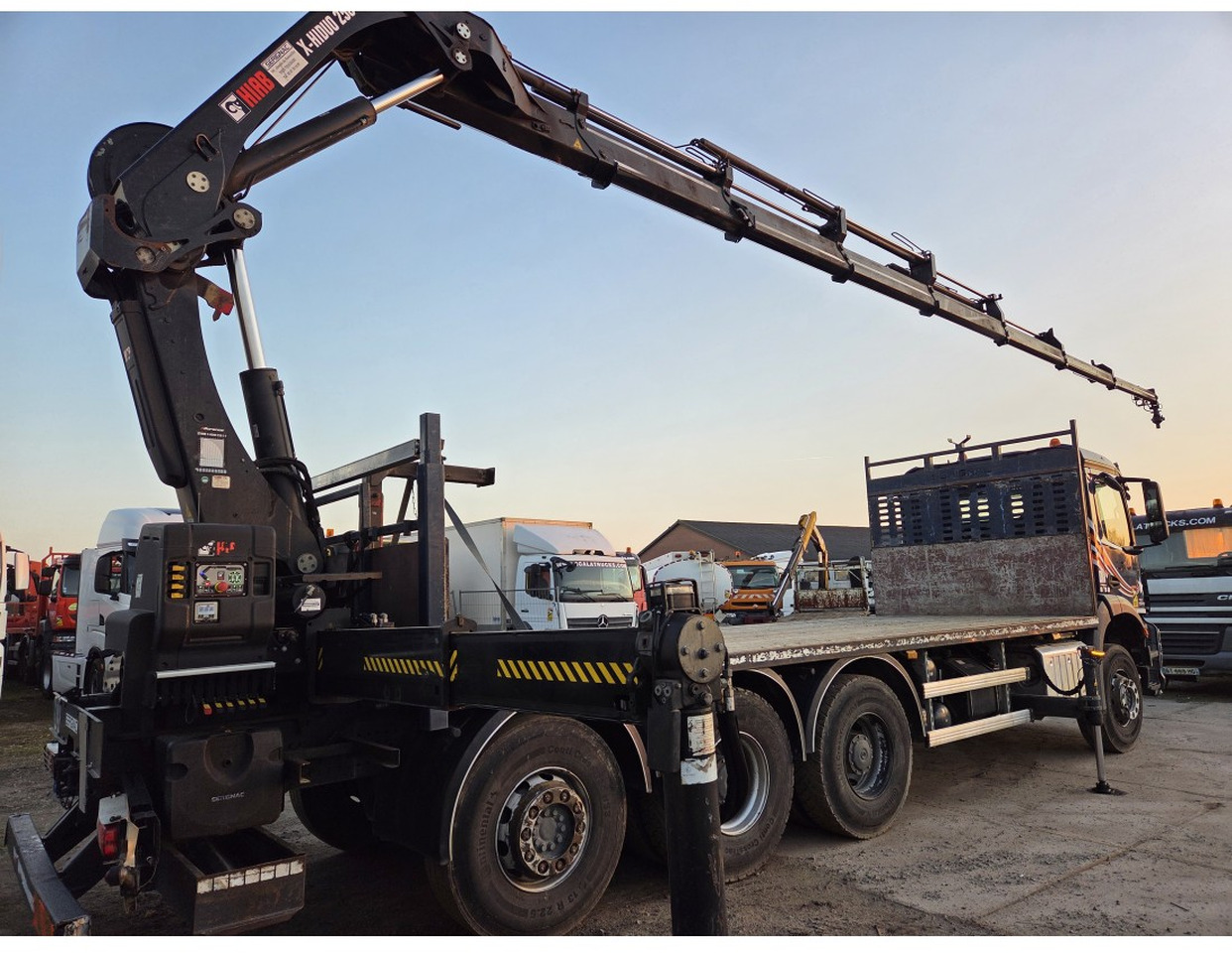 Mercedes Arocs 3240 8x4 Open Truck Crane HIAB X-HIDUO 258 E-7 7 extensions - Camión caja abierta, Camión grúa: foto 2 Mercedes Arocs 3240 8x4 Open Truck Crane HIAB X-HIDUO 258 E-7 7 extensions - Camión caja abierta, Camión grúa: foto 2