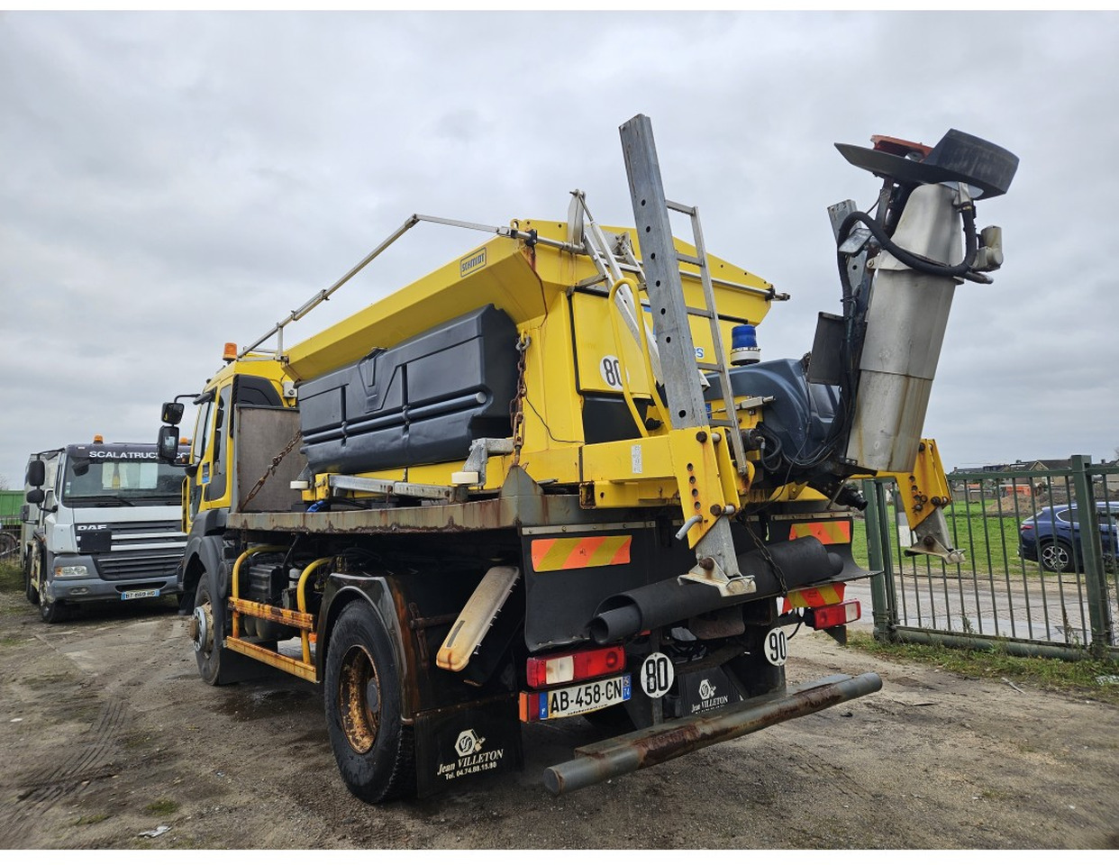 Renault Kerax 450 4x4 Salt spreader Gritter - Camión volquete: foto 2 Renault Kerax 450 4x4 Salt spreader Gritter - Camión volquete: foto 2