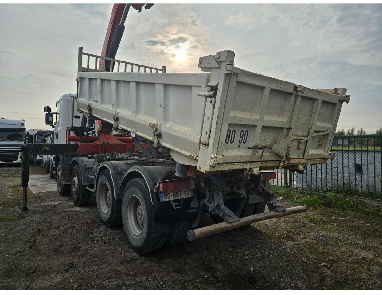 Scania R420 8x4 Tipper Crane Palfinger 23500 - Camión volquete, Camión grúa: foto 4 Scania R420 8x4 Tipper Crane Palfinger 23500 - Camión volquete, Camión grúa: foto 4