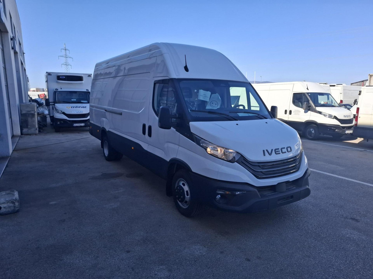 IVECO Daily 35C18H V - Furgoneta de pasajeros: foto 2 IVECO Daily 35C18H V - Furgoneta de pasajeros: foto 2