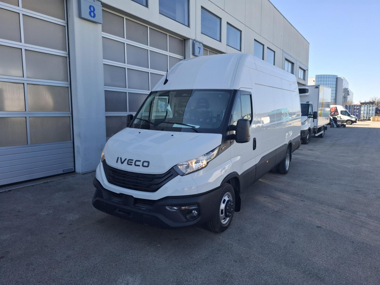 IVECO Daily 35C18H V - Furgoneta de pasajeros: foto 1 IVECO Daily 35C18H V - Furgoneta de pasajeros: foto 1