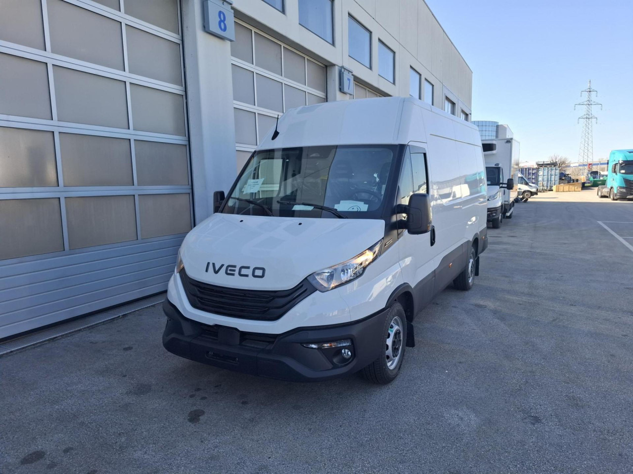 IVECO Daily 35S14V - Furgoneta de pasajeros: foto 1 IVECO Daily 35S14V - Furgoneta de pasajeros: foto 1