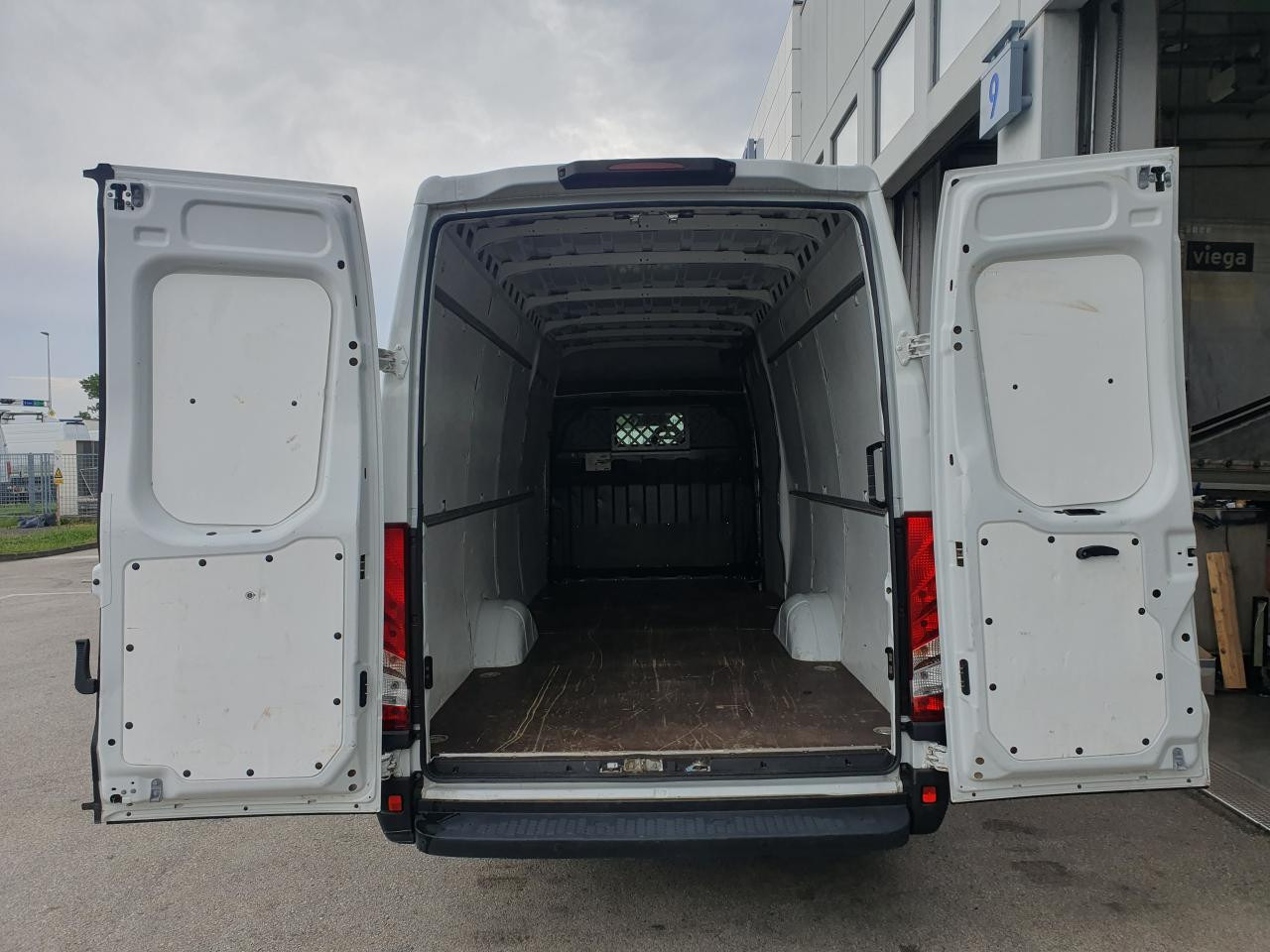 IVECO Daily 35S16A8V - Furgoneta de pasajeros: foto 5 IVECO Daily 35S16A8V - Furgoneta de pasajeros: foto 5