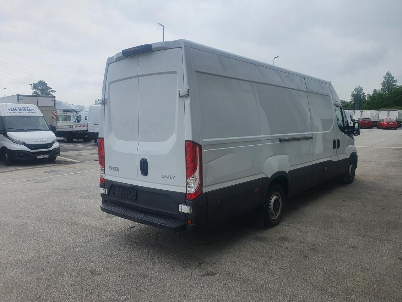 IVECO Daily 35S16V - Furgoneta de pasajeros: foto 4 IVECO Daily 35S16V - Furgoneta de pasajeros: foto 4